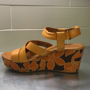 Maya Platform Sandal Sz 9 Tan. Patterned Cork Heel